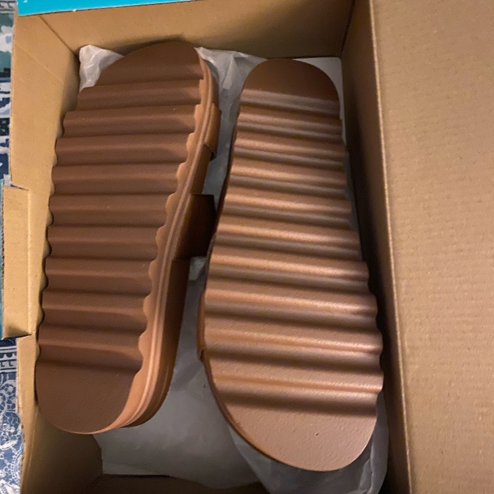 NIB Reef Tan Platform Sandals Women’s Size 8M Ridiculously Comfortable - Picture 4 of 7